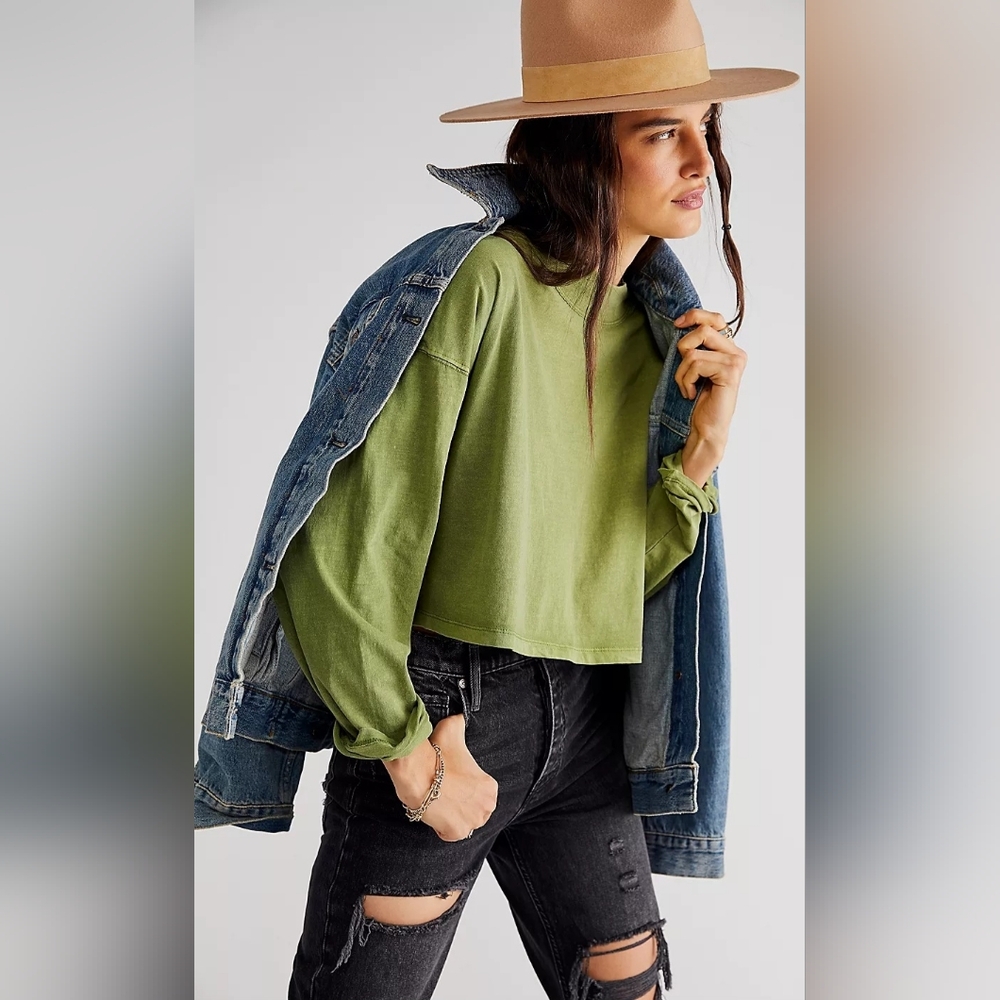 Be Free Cropped Tee
